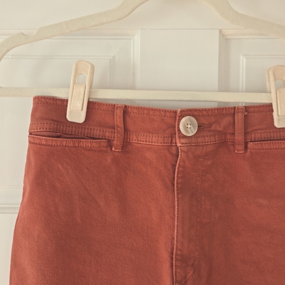 LOFT Welt Pocket Denim Jean High Rise Shorts - Picture 2 of 6